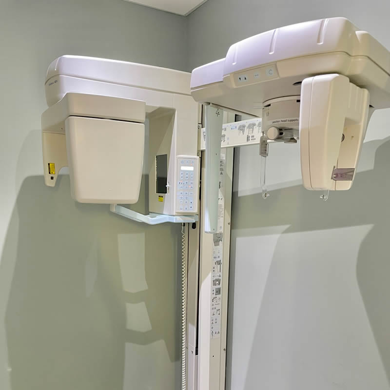 Digital dental x-ray image displayed on a monitor